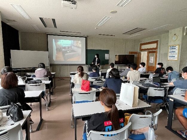 「住環境デザインⅠ」でインテリアコーディネート実習を実施 | 富山国際大学